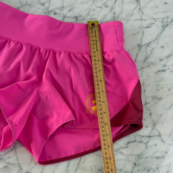 BOSTON MARATHON® 2021 OWN THE RUN BASE SHORTS Sz M 3” - Picture 4 of 8